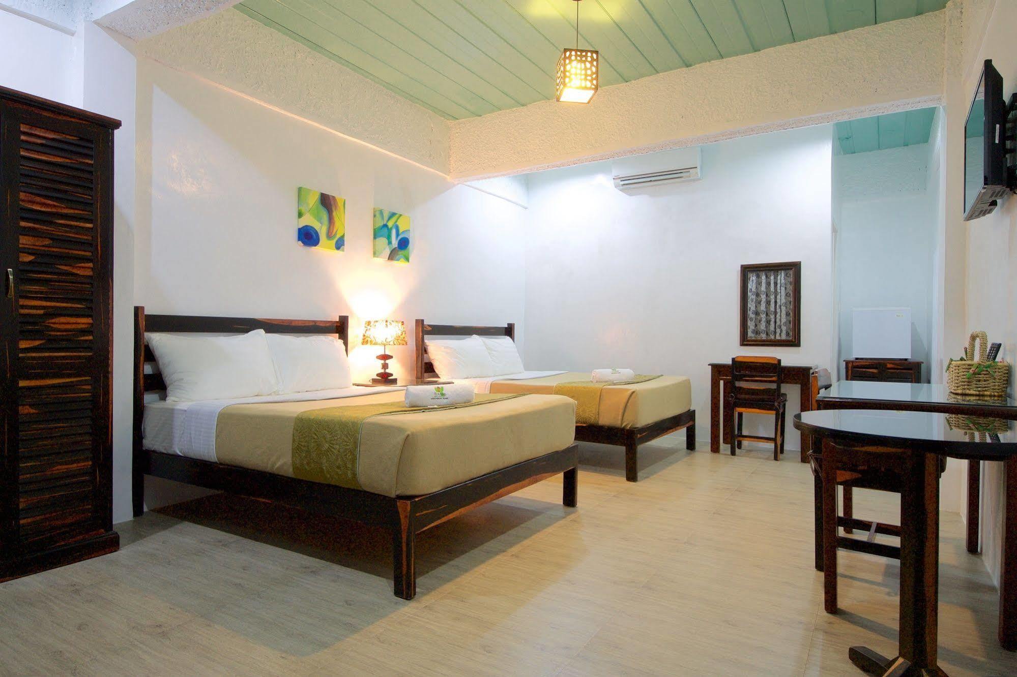 อลา เอมิด เบด แอนด์ เบรคฟาสต์ Hotel Puerto Princesa ภายนอก รูปภาพ