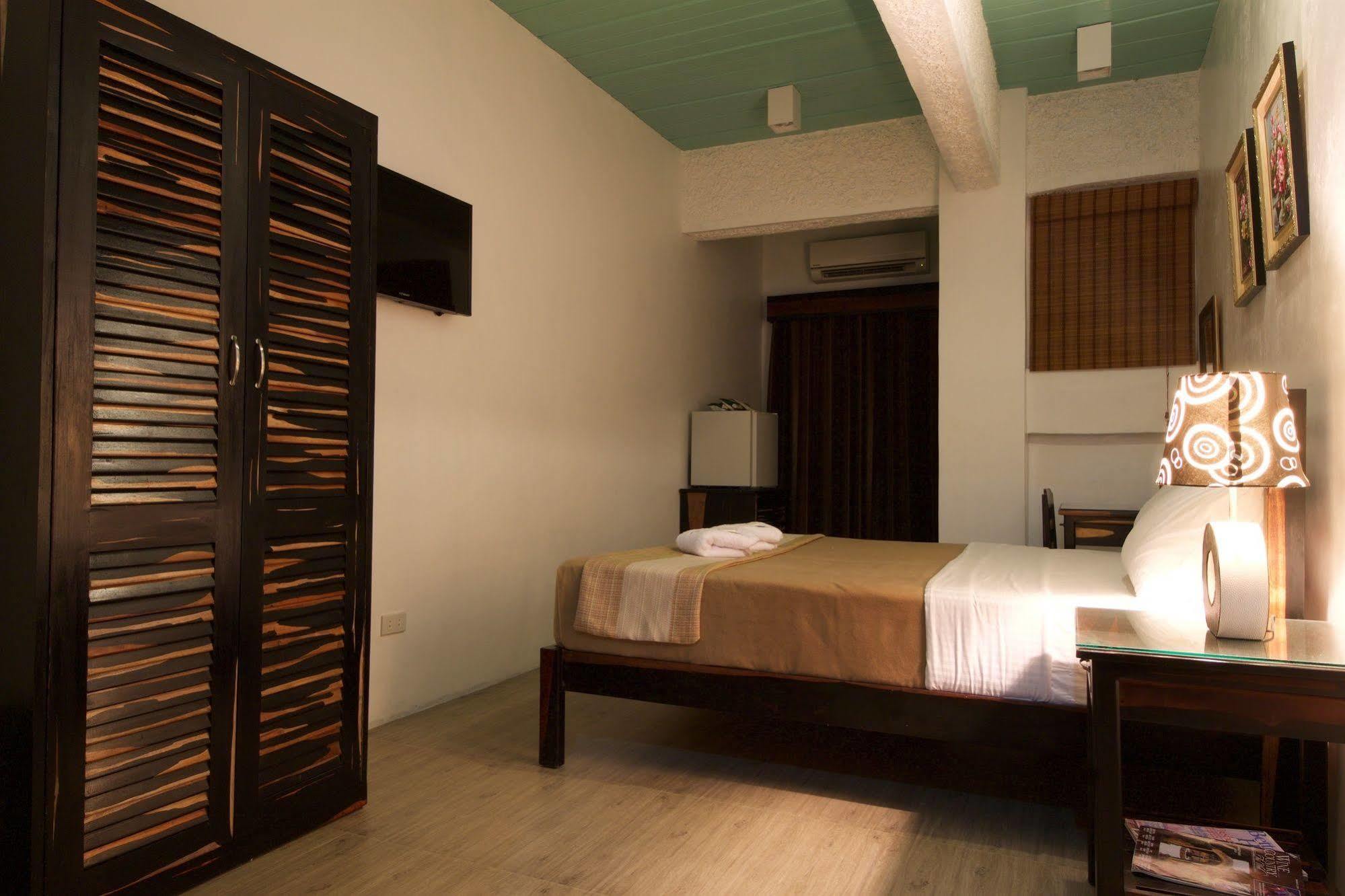 อลา เอมิด เบด แอนด์ เบรคฟาสต์ Hotel Puerto Princesa ภายนอก รูปภาพ